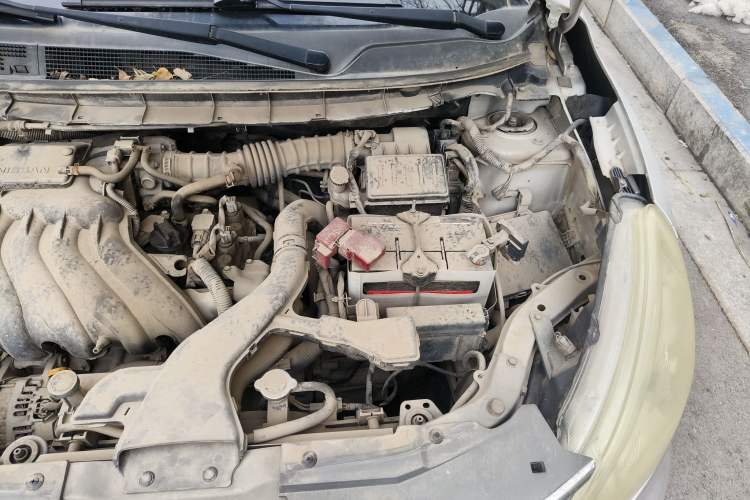 Used Nissan Livina 2013 1.6XE Manual Comfort Edition Engine Bay Left