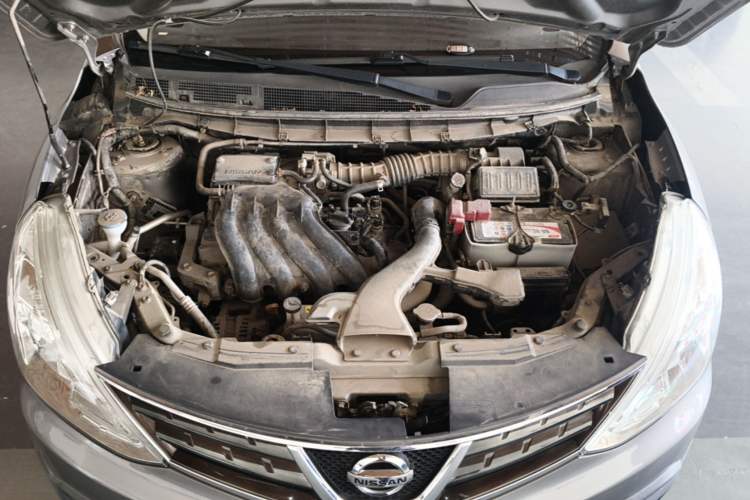 Used Nissan Livina 2013 JINRUI 1.6XV Manual Luxury Edition Engine Bay