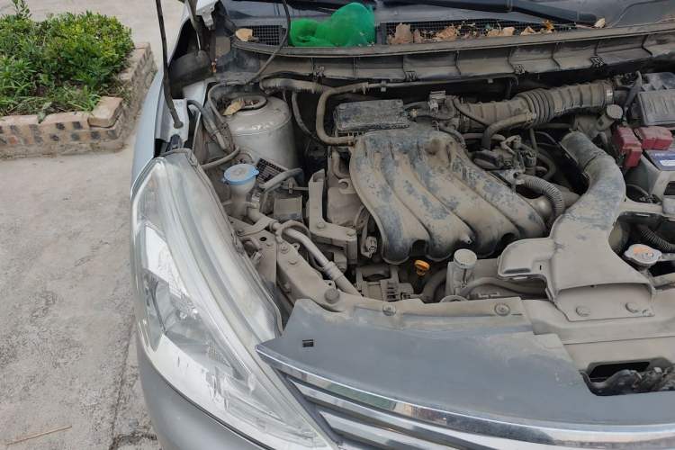Used Nissan Livina 2013 1.6XE Manual Comfort Edition Engine Bay Right