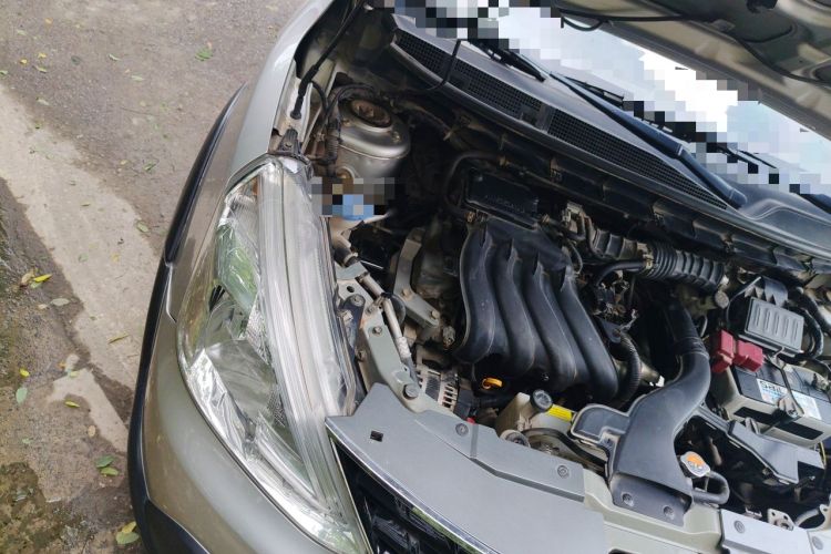 Used Nissan Livina 2013 Jingrui 1.6XL Manual Comfort Edition Engine Bay Right