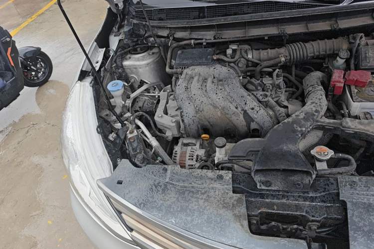 Used Nissan Livina 2013 1.6XE Manual Comfort Edition Engine Bay Right