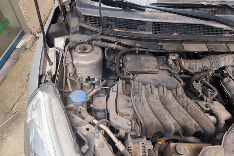 Used Nissan Livina 2013 1.6XE Manual Comfort Edition Engine Bay Right