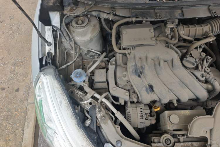 Used Nissan Livina 2013 JINRUI 1.6XV Manual Luxury Edition Engine Bay Right