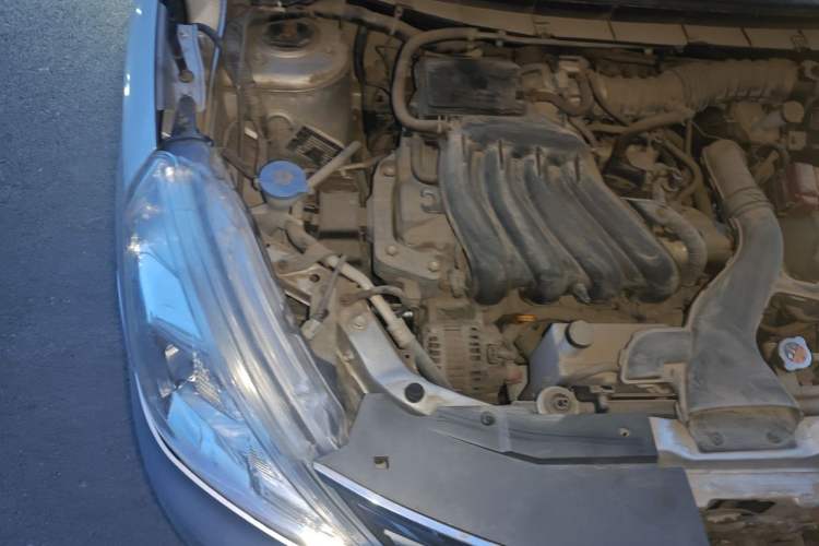 Used Nissan Livina 2013 1.6XE Manual Comfort Edition Engine Bay Right