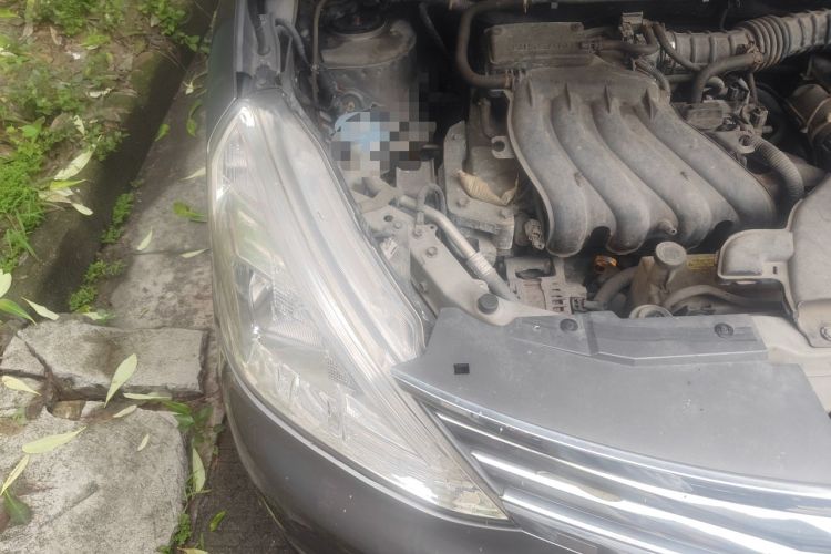 Used Nissan Livina 2013 1.6XE Manual Comfort Edition Engine Bay Right