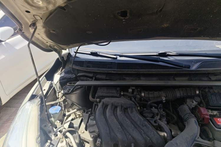 Used Nissan Livina 2013 Jinrui 1.6XL CVT Comfort Edition Engine Bay Right