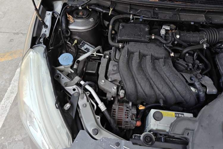 Used Nissan Livina 2013 JINRUI 1.6XV CVT Luxury Edition Engine Bay Right