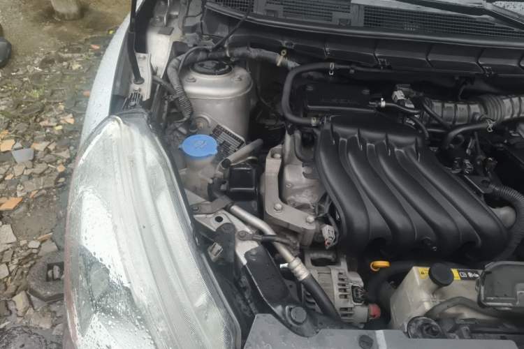 Used Nissan Livina 2013 Jingrui 1.6XL Manual Comfort Edition Engine Bay Right