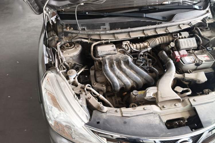Used Nissan Livina 2013 JINRUI 1.6XV Manual Luxury Edition Engine Bay Right