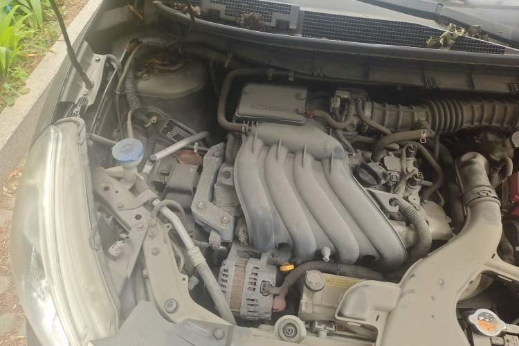 Used Nissan Livina 2013 1.6XE Manual Comfort Edition Engine Bay Right