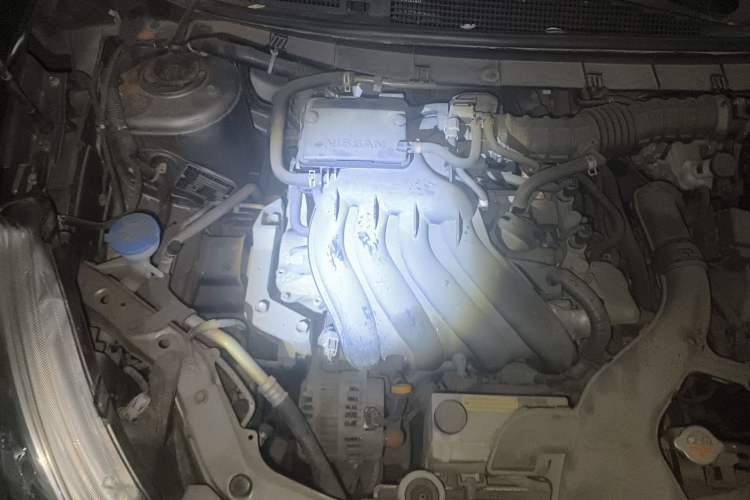 Used Nissan Livina 2013 JINRUI 1.6XV CVT Luxury Edition Engine Bay Right