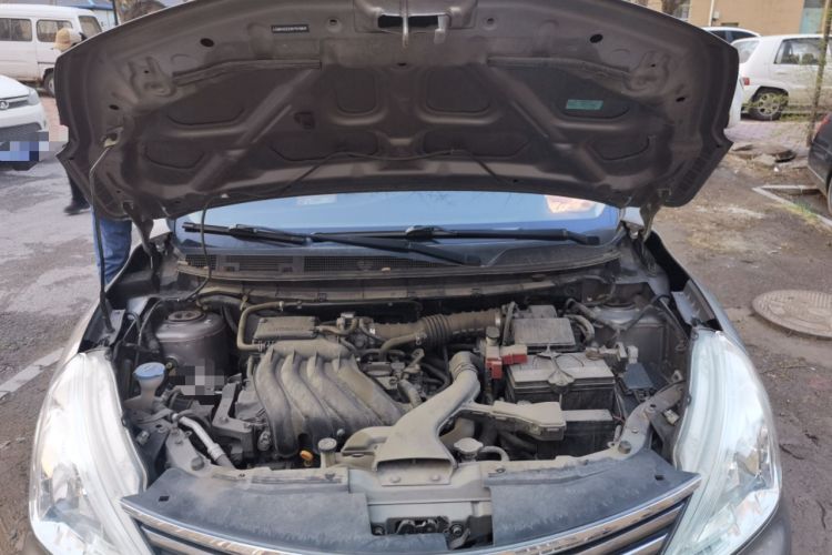 Used Nissan Livina 2013 1.6XE Manual Comfort Edition Engine Bay