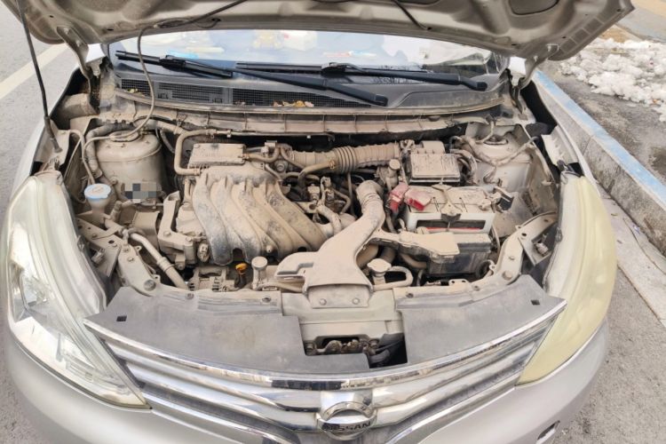 Used Nissan Livina 2013 1.6XE Manual Comfort Edition Engine Bay