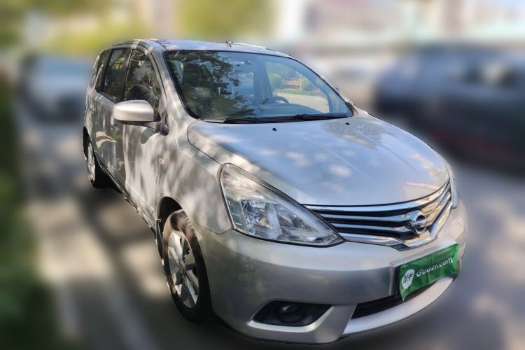 Used Nissan Livina 2013 1.6XL Manual Luxury Edition Front Right 45 Deg