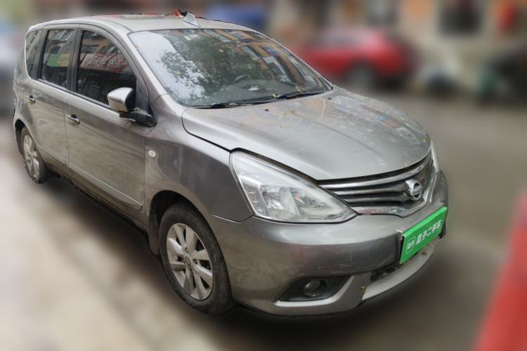 Used Nissan Livina 2013 1.6XL Manual Luxury Edition Front Right 45 Deg