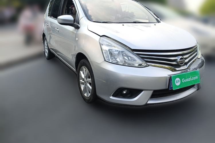 Used Nissan Livina 2013 1.6XE Manual Comfort Edition Front Right 45 Deg