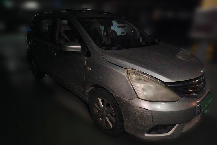 Used Nissan Livina 2013 1.6XL Manual Luxury Edition Front Right 45 Deg
