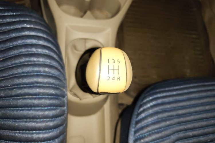 Used Nissan Livina 2013 1.6XE Manual Comfort Edition Gear Lever