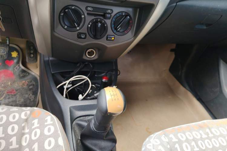Used Nissan Livina 2013 Jingrui 1.6XL Manual Comfort Edition Gear Lever