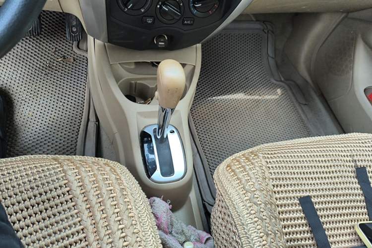 Used Nissan Livina 2013 1.6XE CVT Comfort Edition Gear Lever
