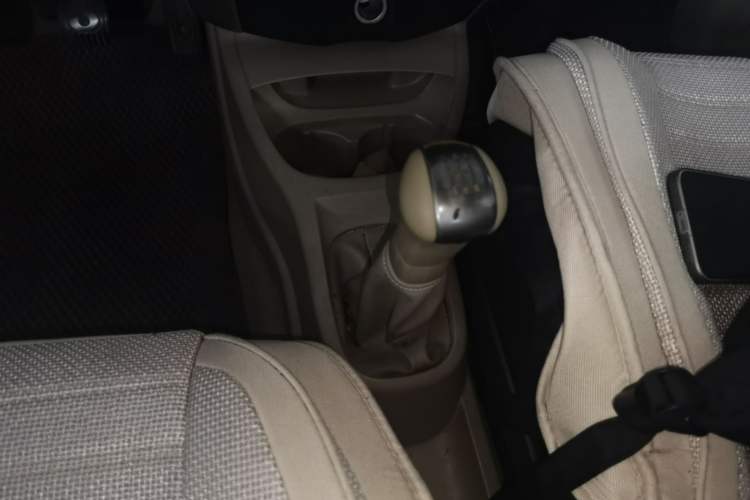Used Nissan Livina 2013 1.6XE Manual Comfort Edition Gear Lever