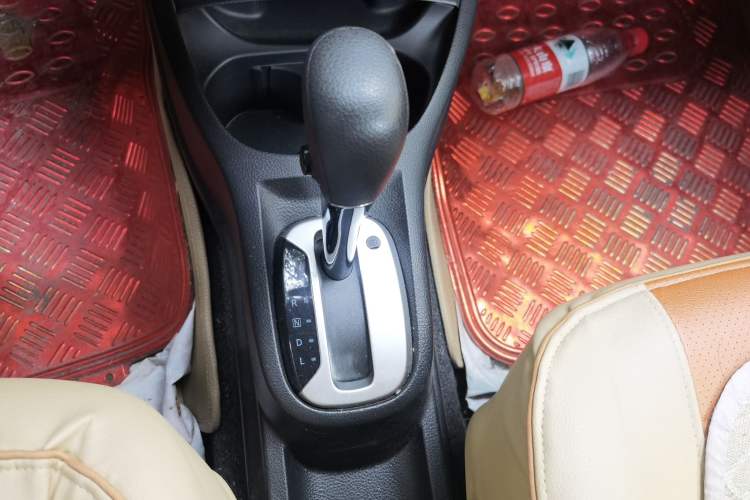 Used Nissan Livina 2013 1.6XE CVT Comfort Edition Gear Lever