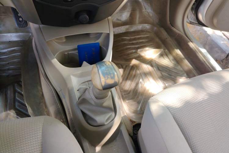 Used Nissan Livina 2013 1.6XL Manual Luxury Edition Gear Lever