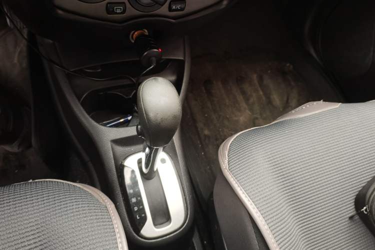 Used Nissan Livina 2013 JINRUI 1.6XV CVT Luxury Edition Gear Lever
