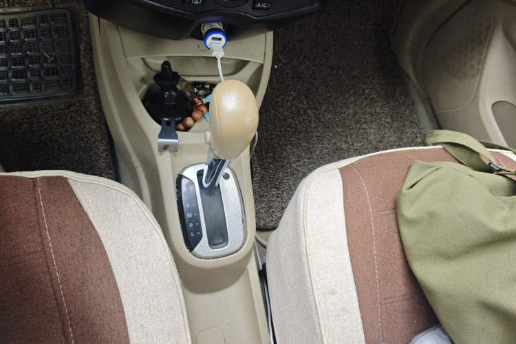 Used Nissan Livina 2013 1.6XE CVT Comfort Edition Gear Lever