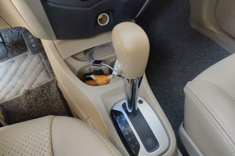 Used Nissan Livina 2013 1.6XE CVT Comfort Edition Gear Lever