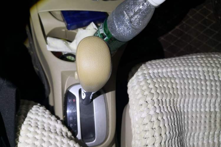 Used Nissan Livina 2013 1.6XE CVT Comfort Edition Gear Lever