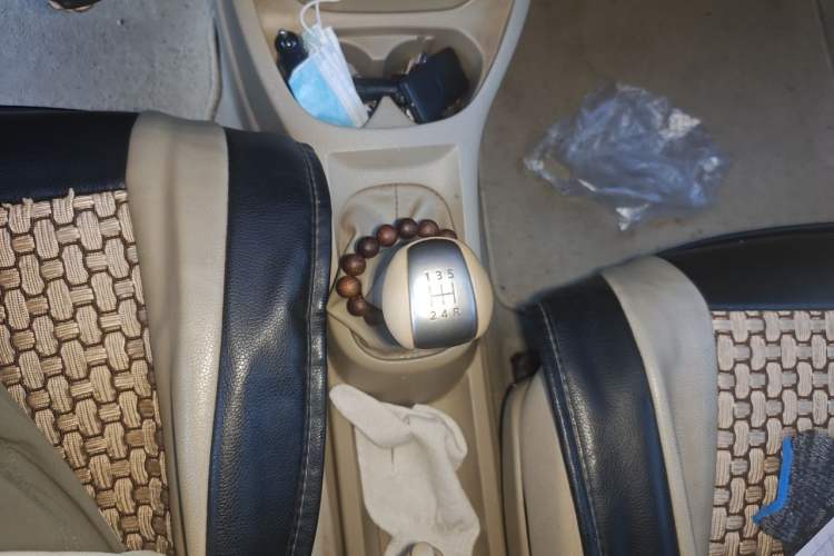 Used Nissan Livina 2013 1.6XE Manual Comfort Edition Gear Lever