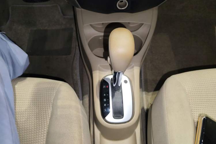 Used Nissan Livina 2013 1.6XE CVT Comfort Edition Gear Lever