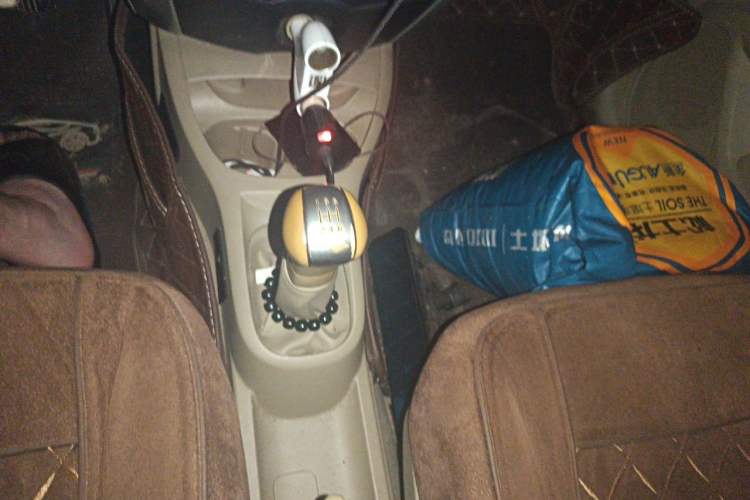 Used Nissan Livina 2013 1.6XE Manual Comfort Edition Gear Lever