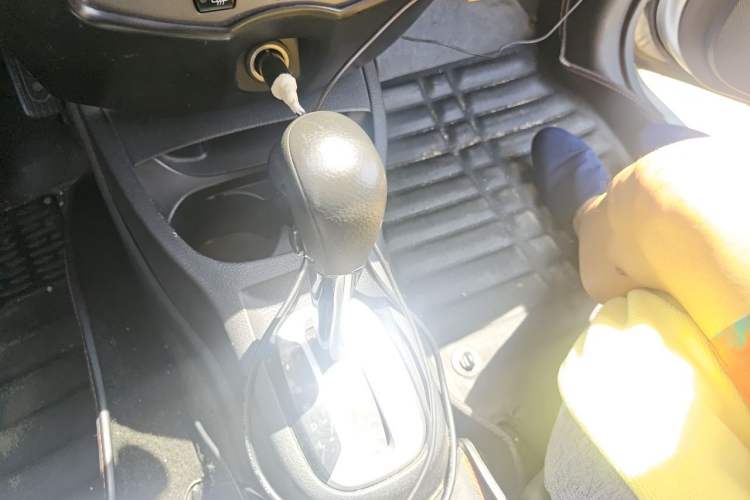 Used Nissan Livina 2013 Jinrui 1.6XL CVT Comfort Edition Gear Lever