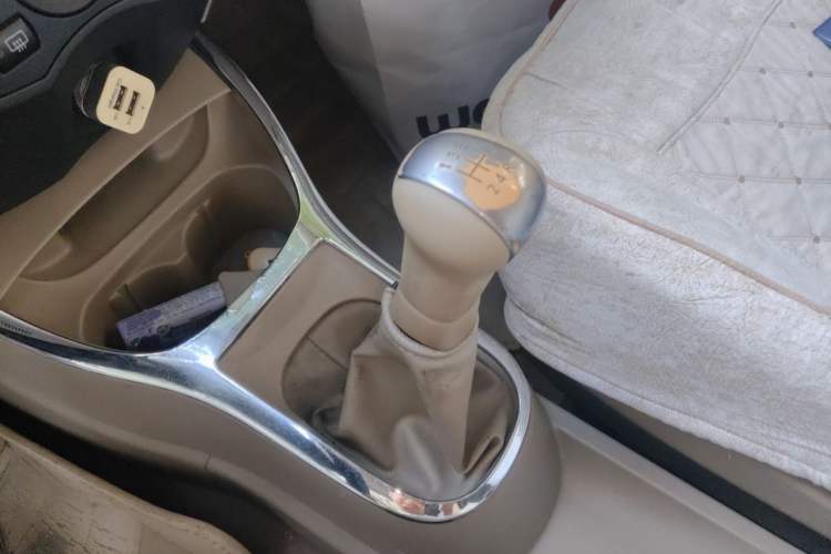 Used Nissan Livina 2013 1.6XE Manual Comfort Edition Gear Lever