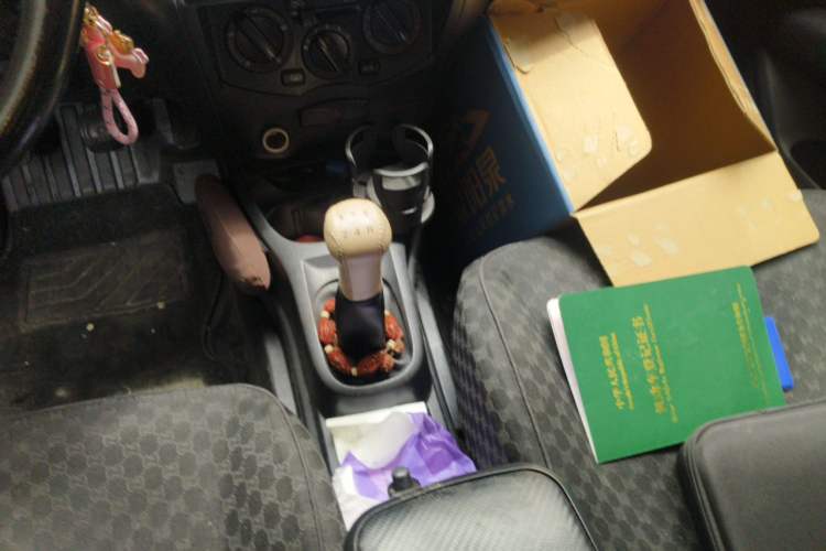 Used Nissan Livina 2013 1.6XL Manual Luxury Edition Gear Lever