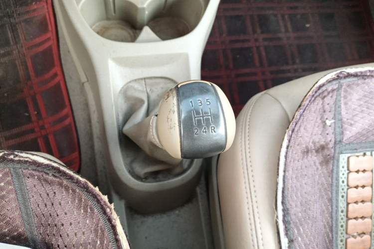 Used Nissan Livina 2013 1.6XE Manual Comfort Edition Gear Lever
