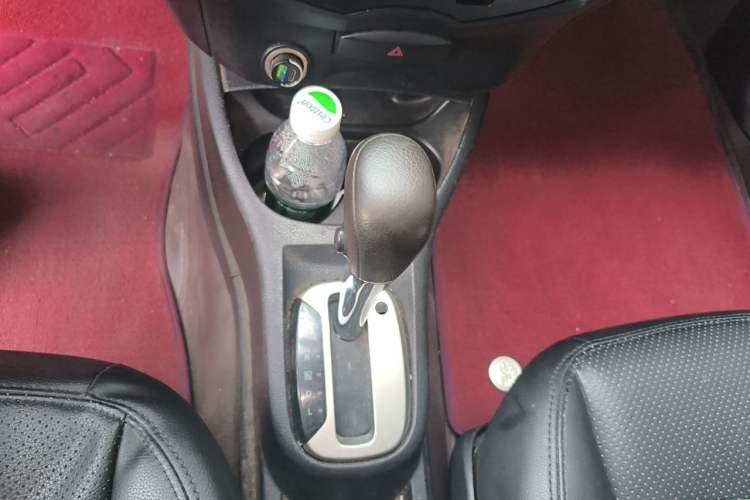 Used Nissan Livina 2013 1.6XE CVT Comfort Edition Gear Lever