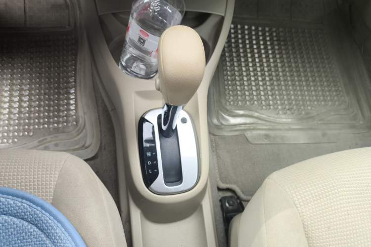Used Nissan Livina 2013 1.6XE CVT Comfort Edition Gear Lever