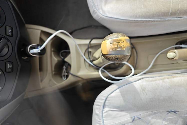 Used Nissan Livina 2013 1.6XE Manual Comfort Edition Gear Lever