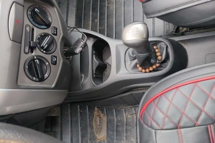 Used Nissan Livina 2013 Jingrui 1.6XL Manual Comfort Edition Gear Lever