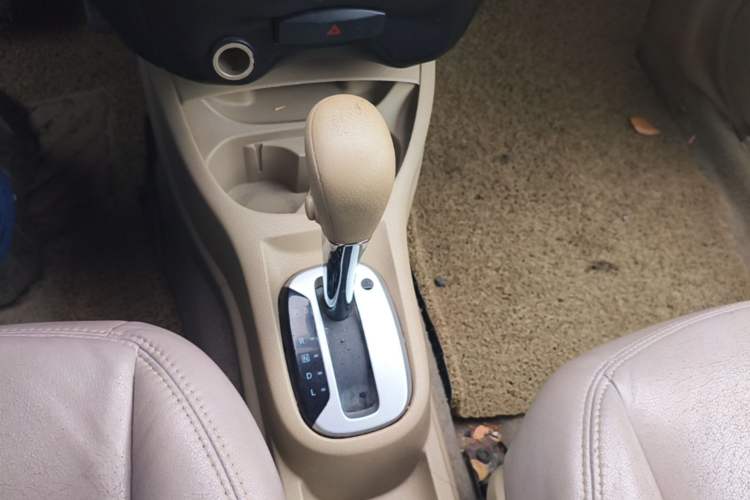 Used Nissan Livina 2013 1.6XE CVT Comfort Edition Gear Lever