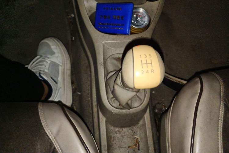 Used Nissan Livina 2013 1.6XL Manual Luxury Edition Gear Lever
