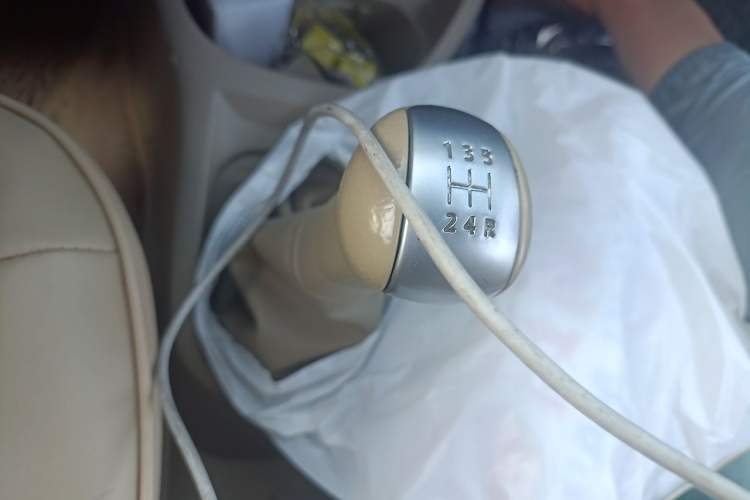 Used Nissan Livina 2013 1.6XE Manual Comfort Edition Gear Lever