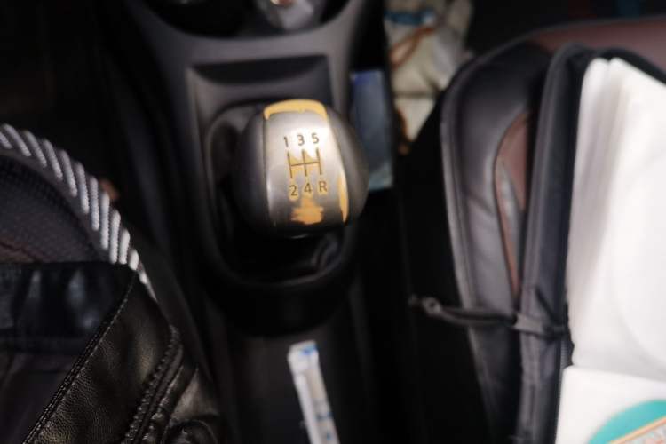 Used Nissan Livina 2013 1.6XE Manual Comfort Edition Gear Lever