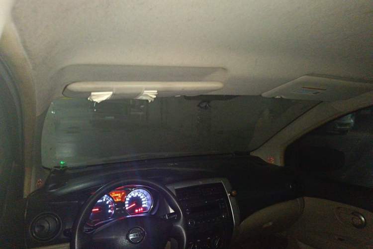 Used Nissan Livina 2013 1.6XE Manual Comfort Edition Headliner
