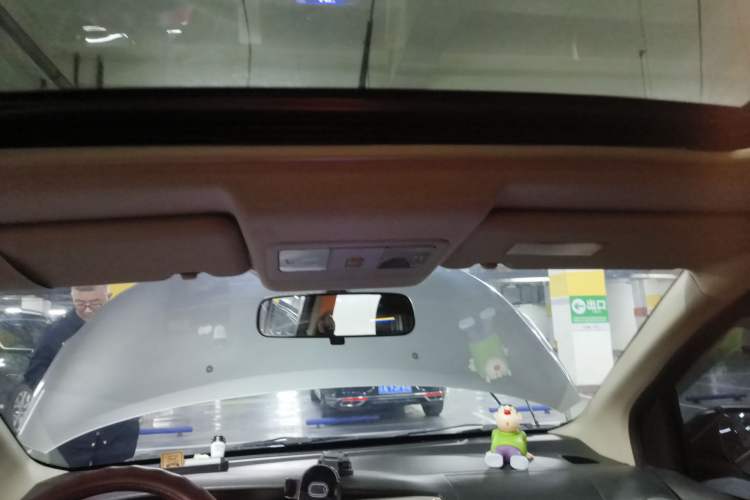 Used Nissan Livina 2013 JINRUI 1.6XV CVT Luxury Edition Headliner