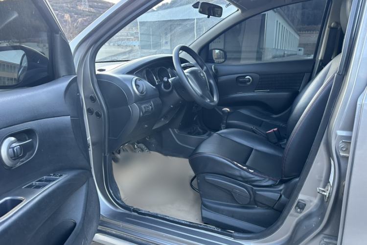 Used Nissan Livina 2013 Jingrui 1.6XL Manual Comfort Edition Interior 2