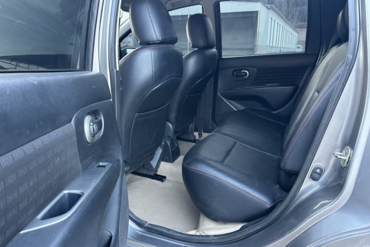 Used Nissan Livina 2013 Jingrui 1.6XL Manual Comfort Edition Interior 3